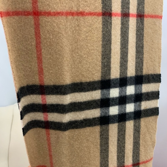 Classic check Burberry Scarf 100% Cashmere - Picture 4 of 5